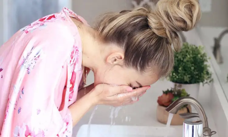 شستن صورت بعد از لیفت