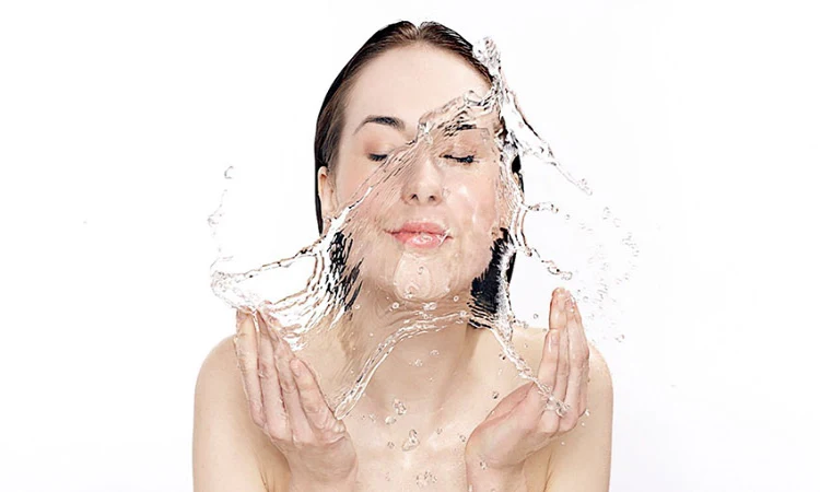 نحوه شستشوی صورت بعد از بوتاکس
